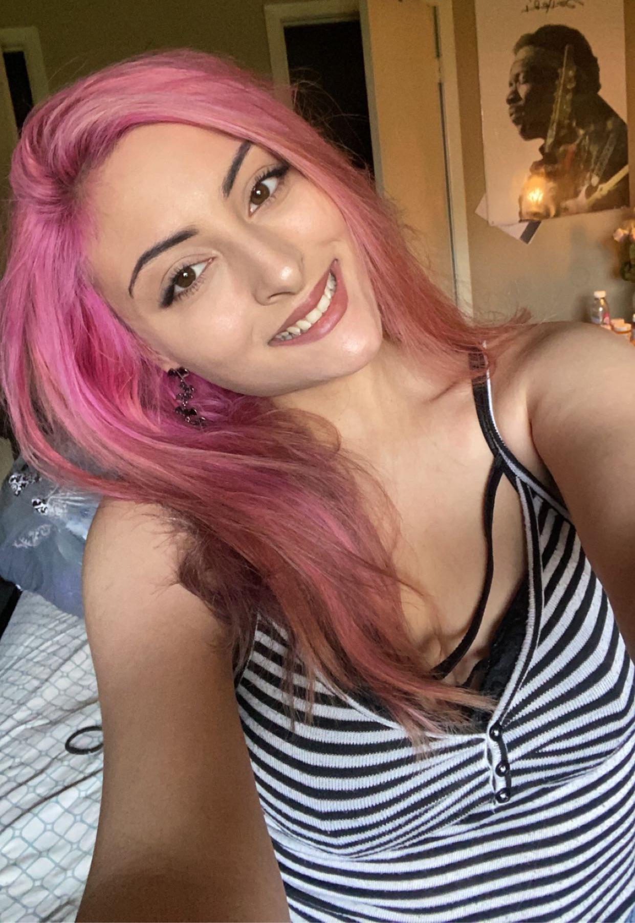 files/super-rare-photo-of-me-actually-smiling-i-never-take-pics-v0-tclrhc7tnf2b1.jpg